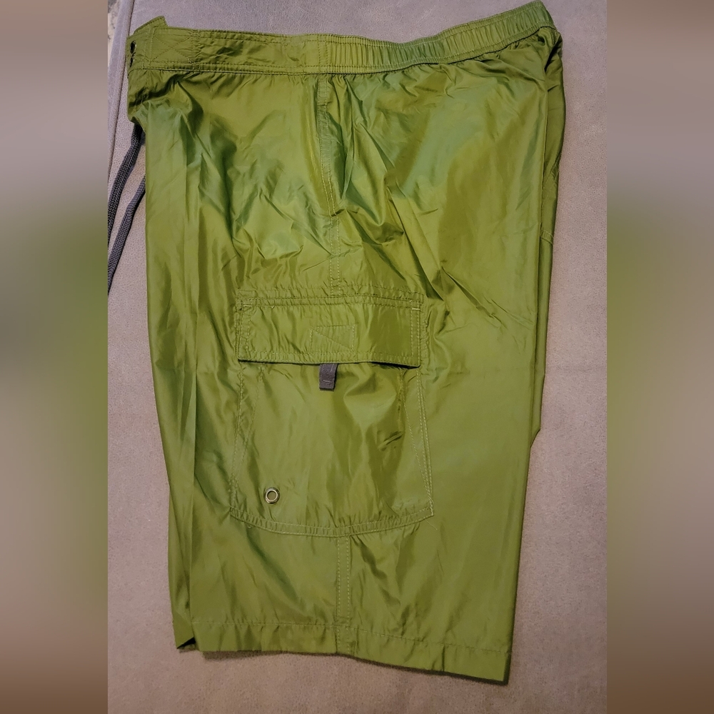 Beach Ray's Men's Cargo Shorts Size L NWOT